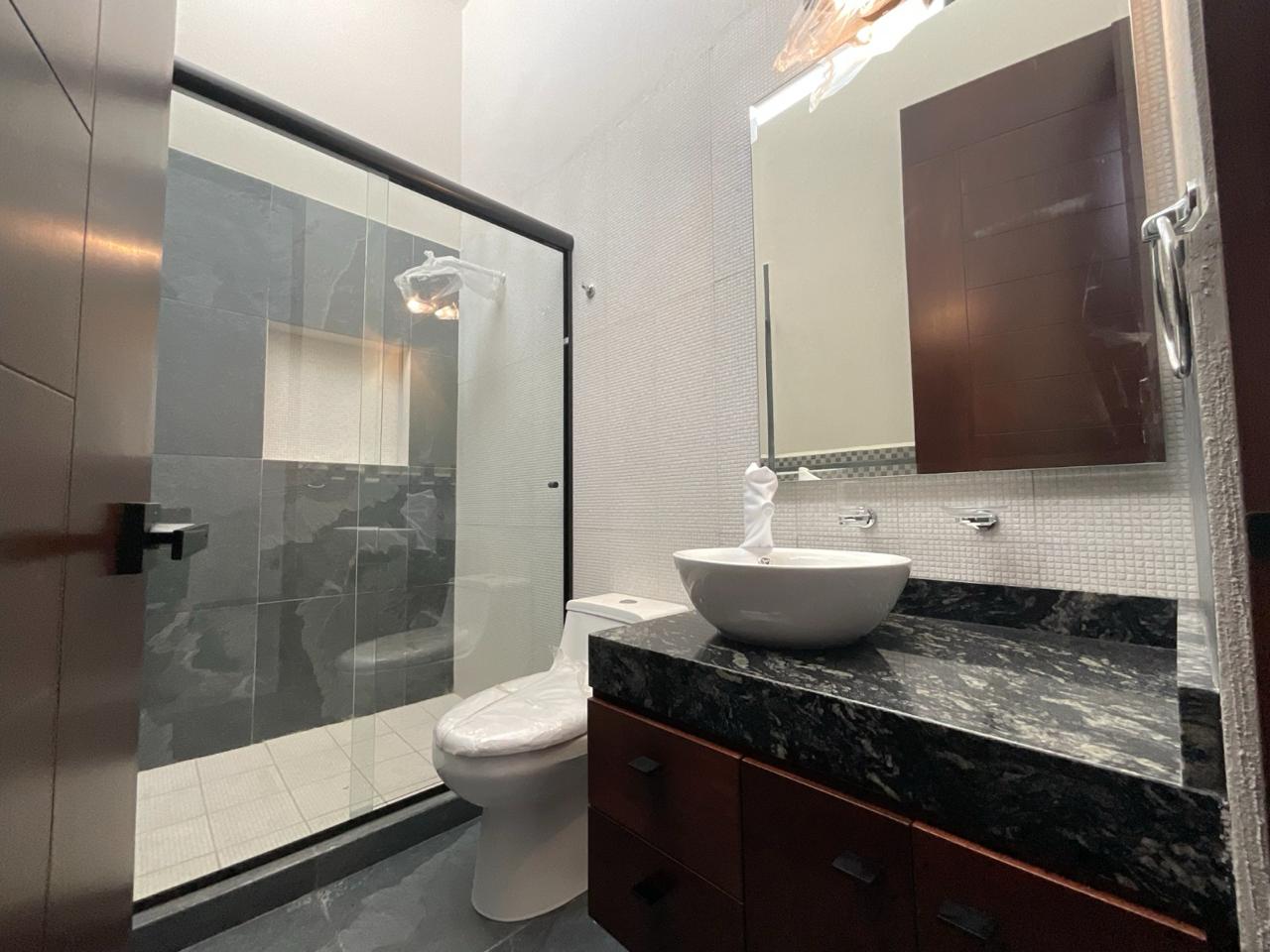 EN VENTA CASA DE 1 PLANTA MODERMA EN MAYORAZGO RESIDENCIAL